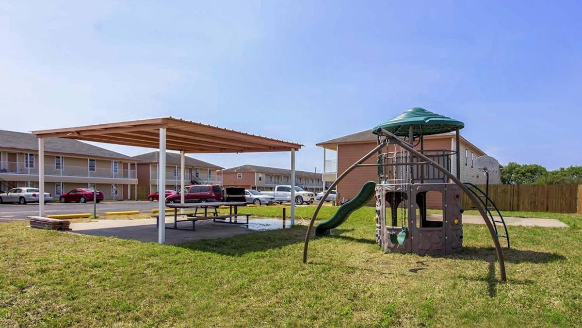 Apartment for rent at 311 E Crockett Ave, Alamo, TX 78516