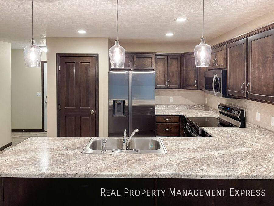 Townhouse for rent at 9619 W Broek Dr, Sioux Falls, SD 57106