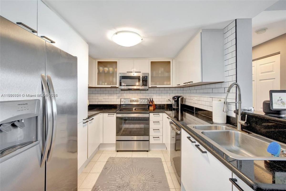 Condo for rent at 140 S Dixie Highway 619, Hollywood, FL 33020