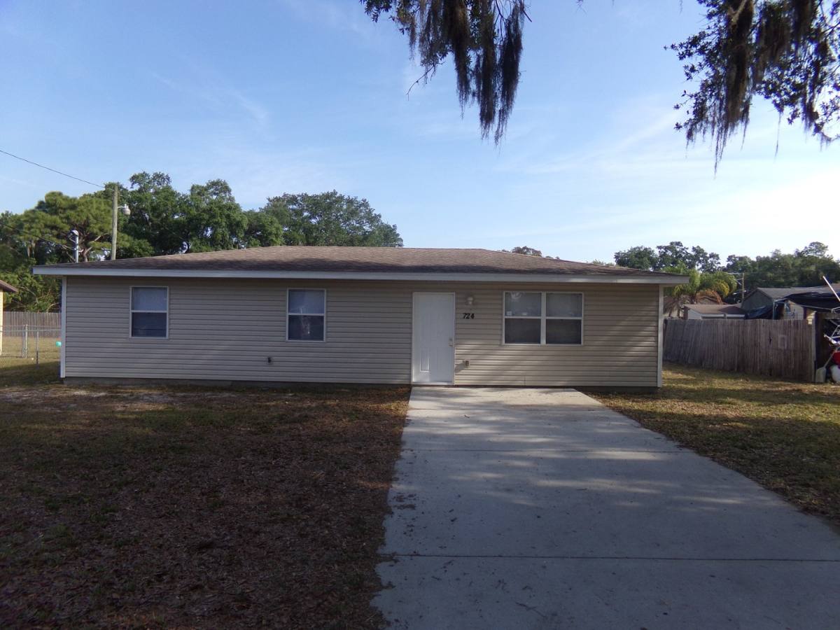 House for rent at 724 W Bridgers Ave, Auburndale, FL 33823