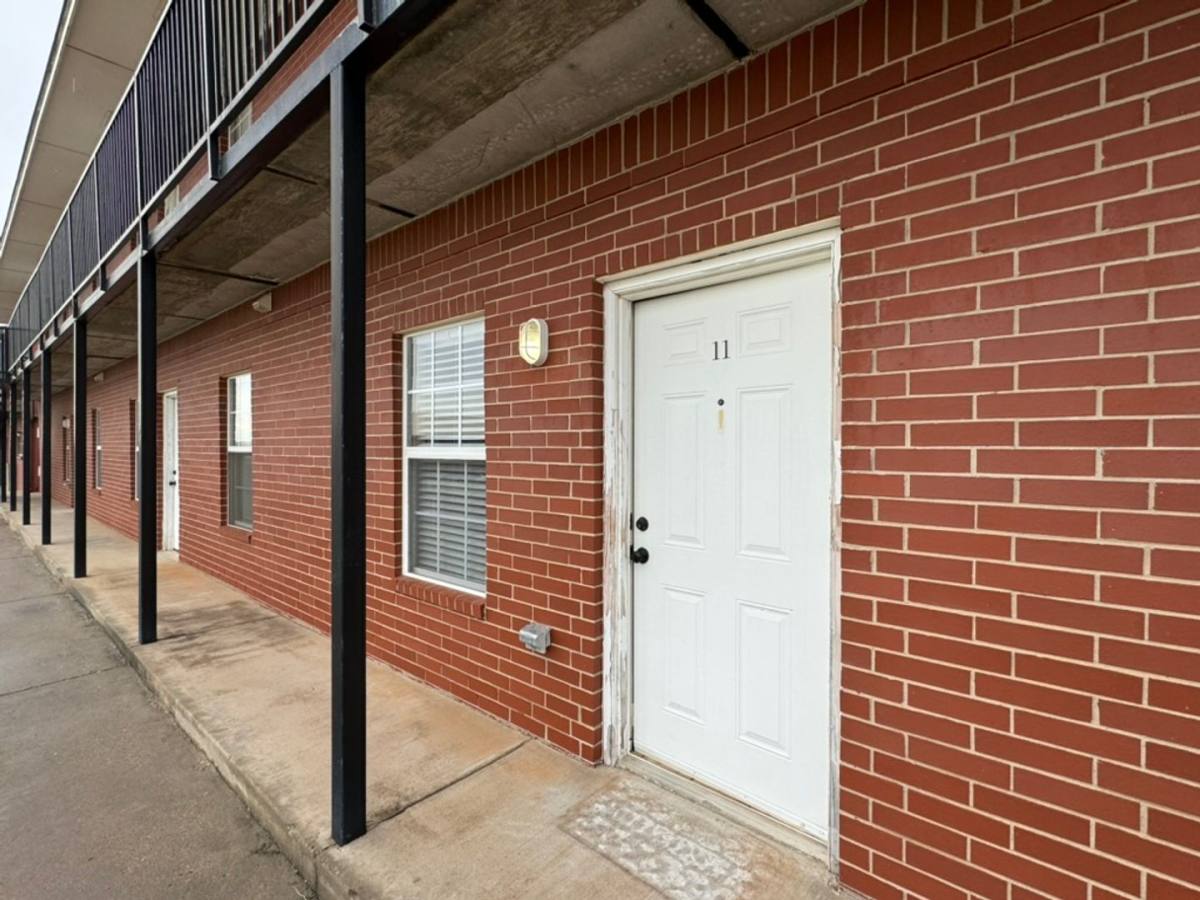 Apartment for rent at 117 W Davis, Weatherford, OK 73096