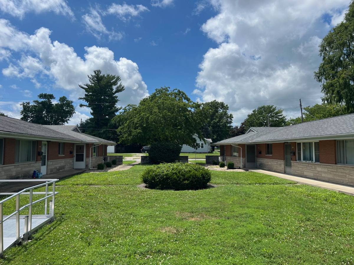 Apartment for rent at 404 408 S, Mattoon, IL 61938