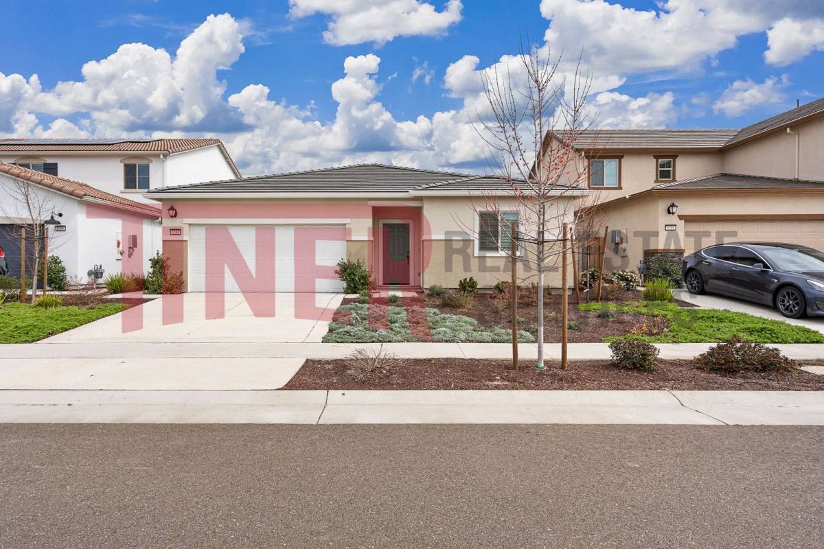 House for rent at 8288 Schellhous Dr, Roseville, CA 95747