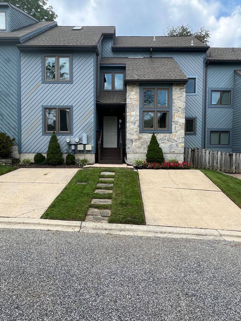 Townhouse for rent at 121 Foxfire Dr, Newark, DE 19711