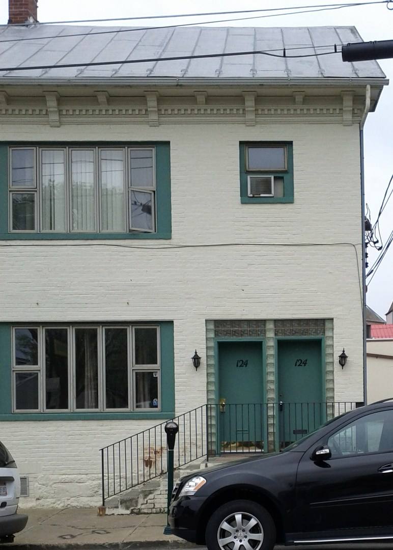 Apartment for rent at 124 E Martin St, Martinsburg, WV 25401