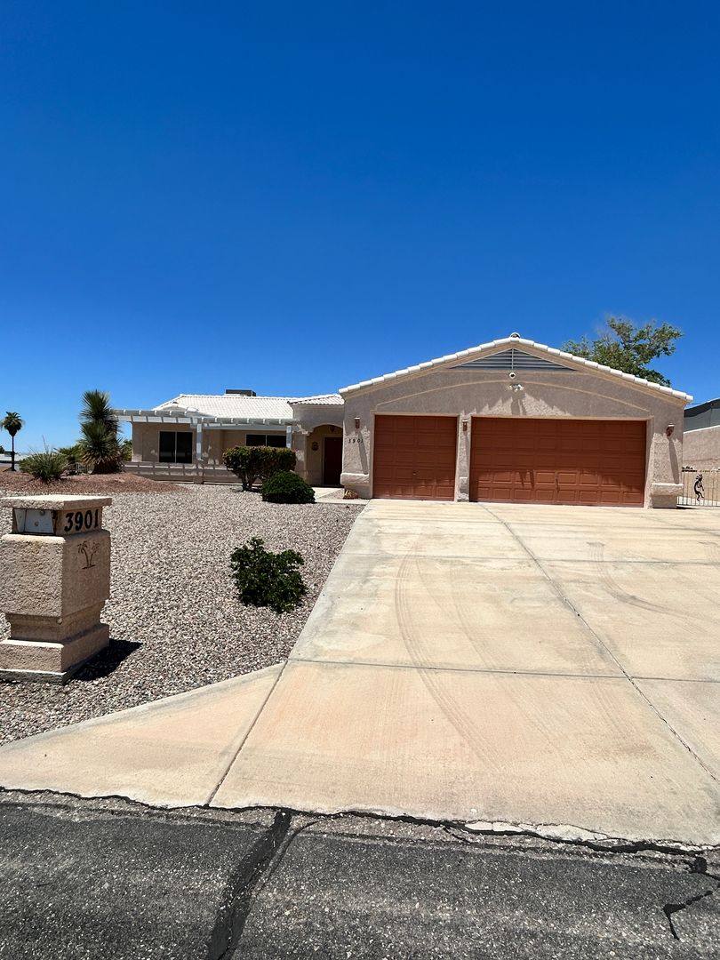 House for rent at 3901 Breakwater Dr, Lake Havasu City, AZ 86406