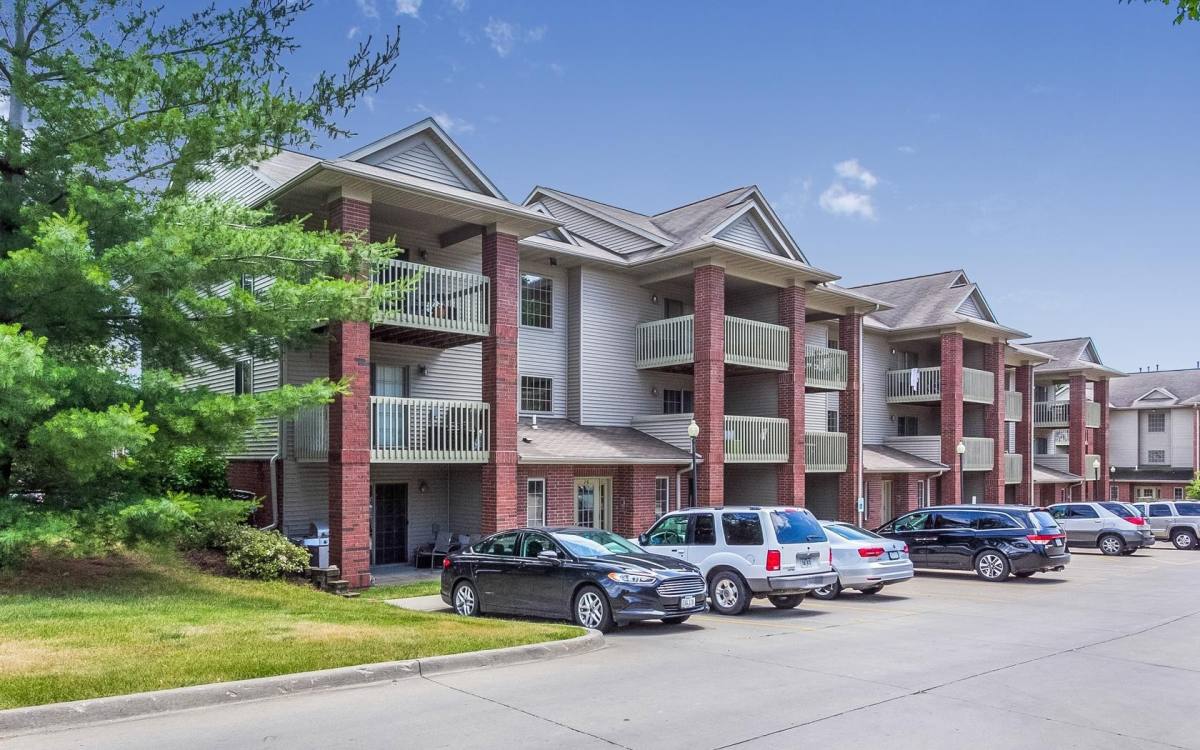 Apartment for rent at 1059 W Benton St #1, Iowa City, IA 52246