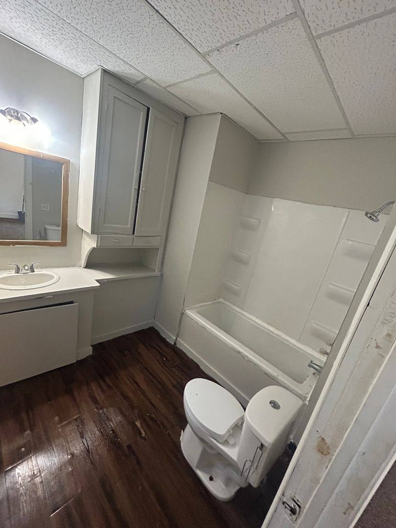 Apartment for rent at 303 Jervis St, Toledo, OH 43609