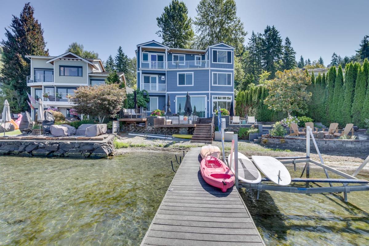 House for rent at 1429 E Lake Sammamish Shore Lane SE, Sammamish, WA 98075