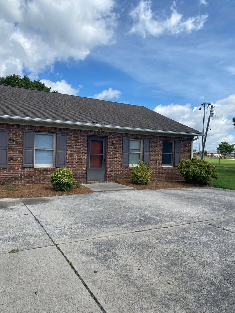 Apartment for rent at 628 Plymouth St, Washington, NC 27889