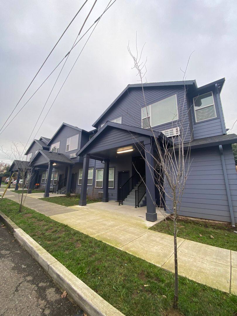 Apartment for rent at 5377 SE 18th Ave, Portland, OR 97202