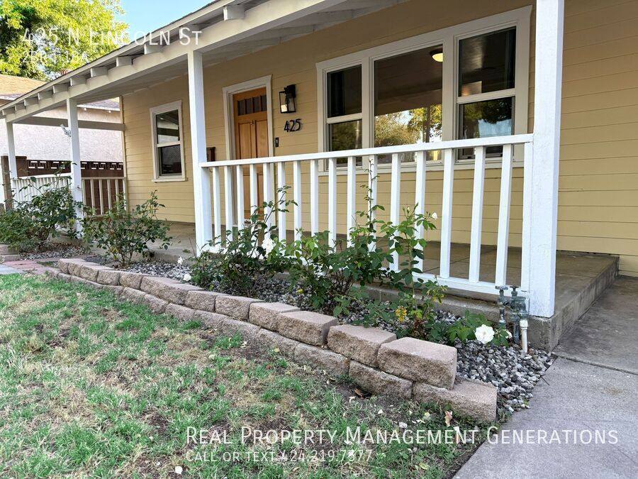 House for rent at 425 N Lincoln St, Burbank, CA 91506
