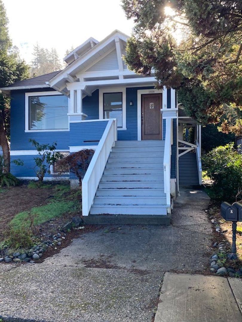 Apartment for rent at 1939 Irving Ave, Astoria, OR 97103