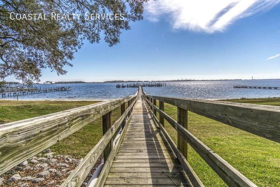 Townhouse for rent at 1367 W Highway 98 #A, Mary Esther, FL 32569