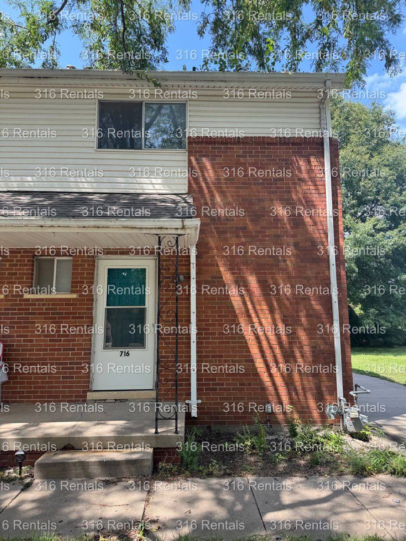 Apartment for rent at 716 Cottonwood Lane, Newton, KS 67114
