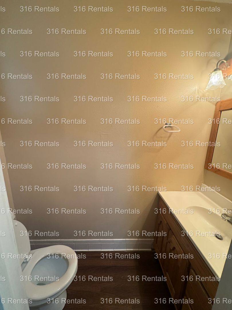 Apartment for rent at 716 Cottonwood Lane, Newton, KS 67114