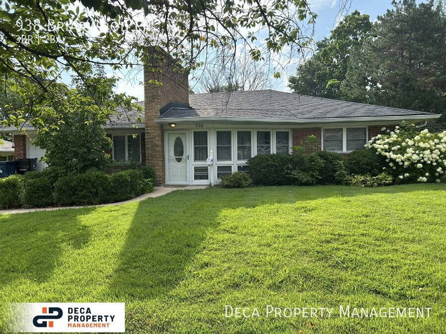 House for rent at 938 Briarwood Lane, Saint Louis, MO 63130