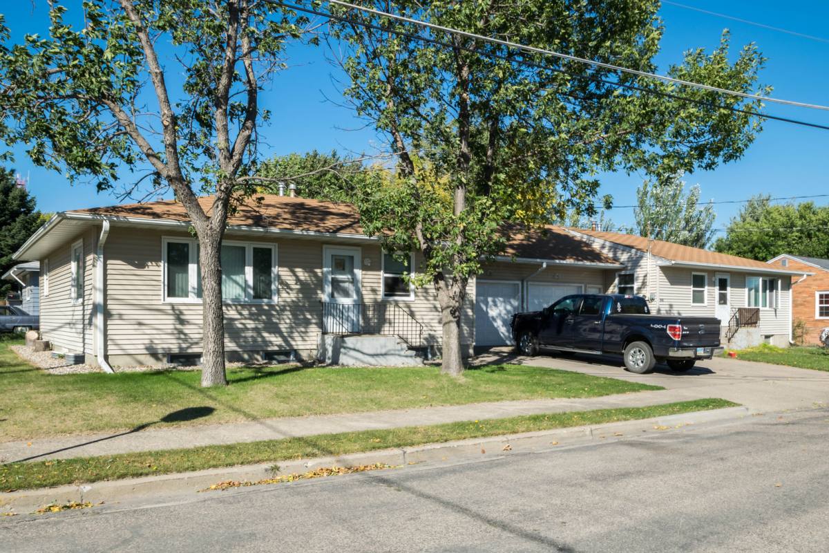 Townhouse for rent at 1540-1542 5th St SW, Minot, ND 58701