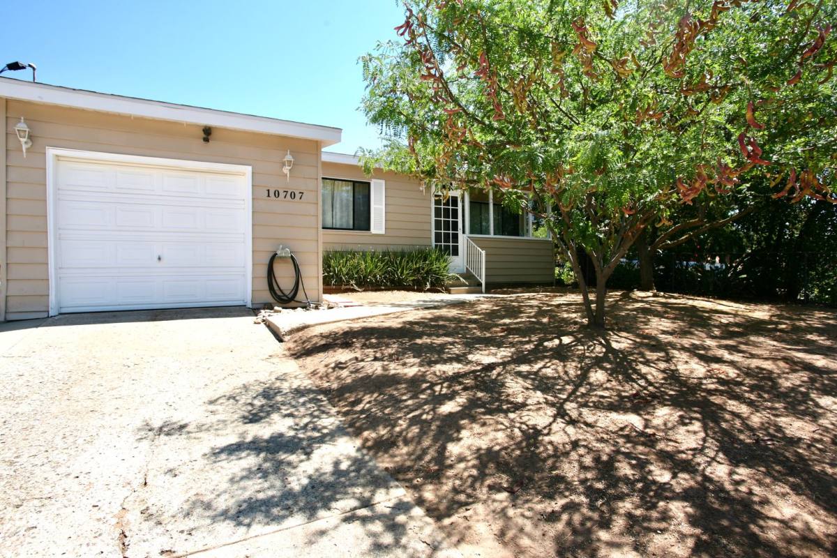 House for rent at 10707 Oak Creek Dr, Lakeside, CA 92040