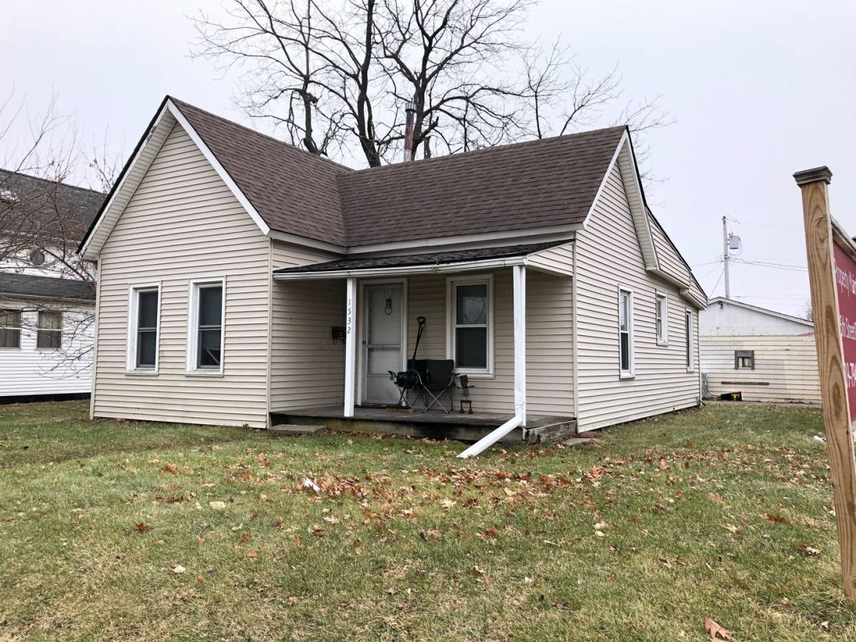 House for rent at 1532 17th Ave, Moline, IL 61265