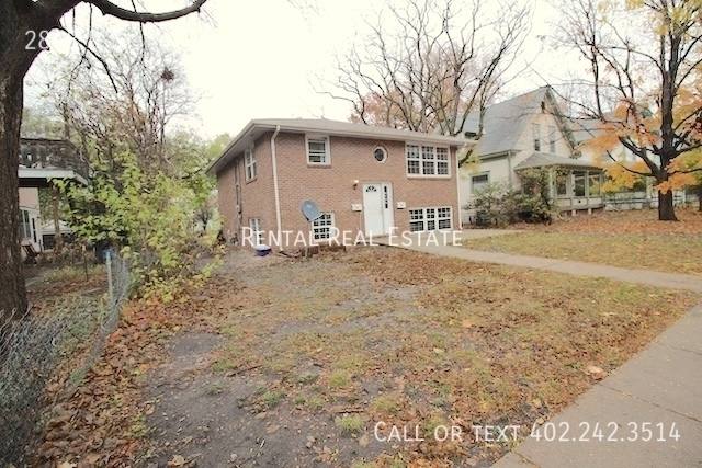 Apartment for rent at 2848 R St, Lincoln, NE 68503