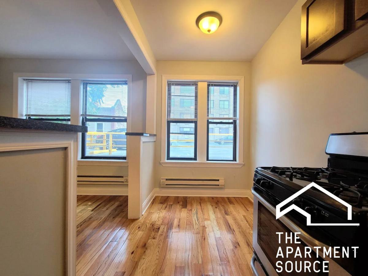 Apartment for rent at 511 W Melrose St, Chicago, IL 60657