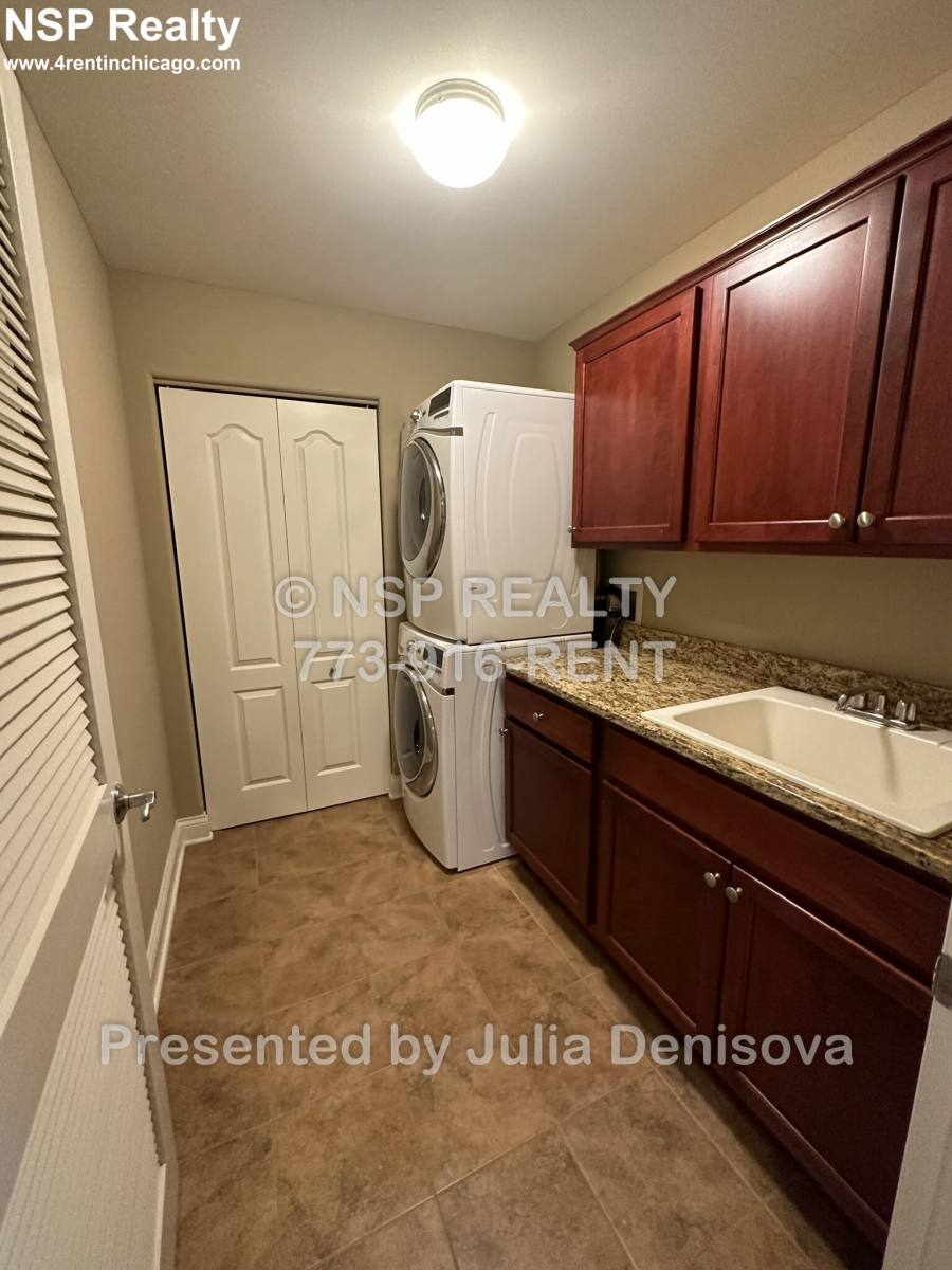 Apartment for rent at 2 Itasca Place, Itasca, IL 60143