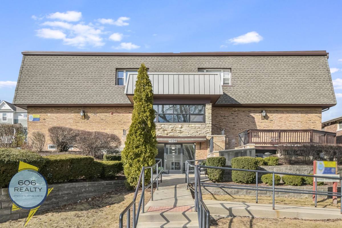 Apartment for rent at 1039 College Ave, Wheaton, IL 60187