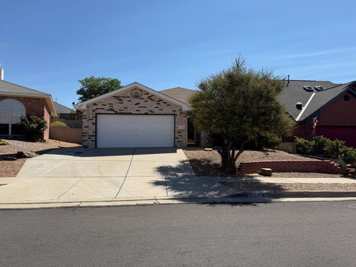 House for rent at 4709 Golden Barrel NW, Albuquerque, NM 87114
