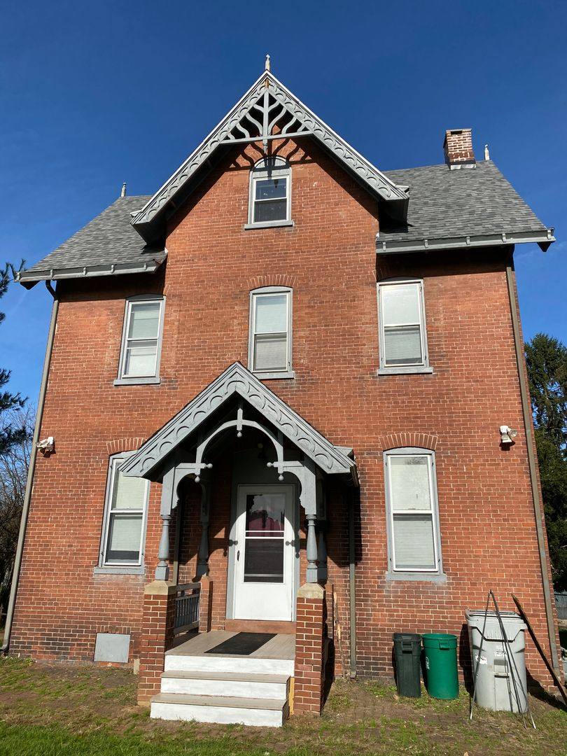 House for rent at 538 E Strawberry St, Lancaster, PA 17602