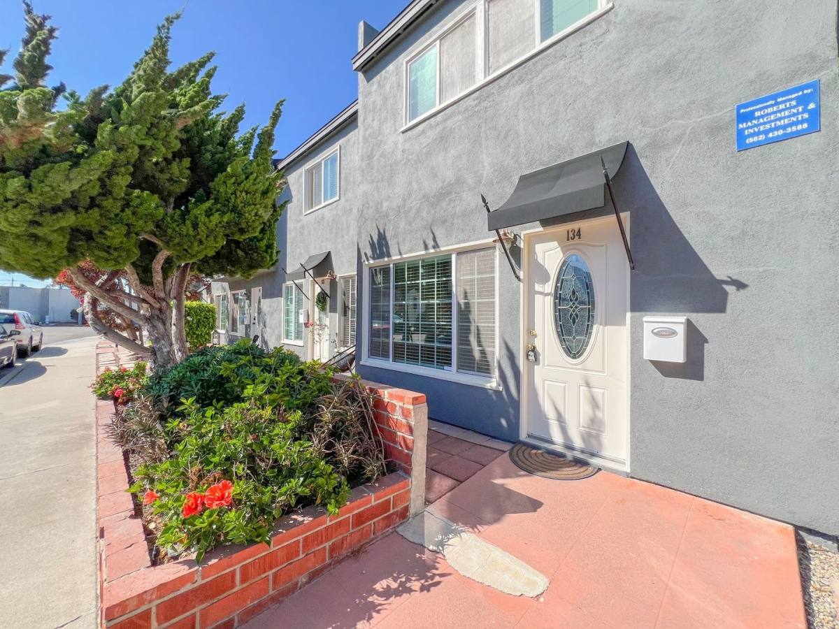 Townhouse for rent at 126- 140 Melody Lane, Costa Mesa, CA 92627