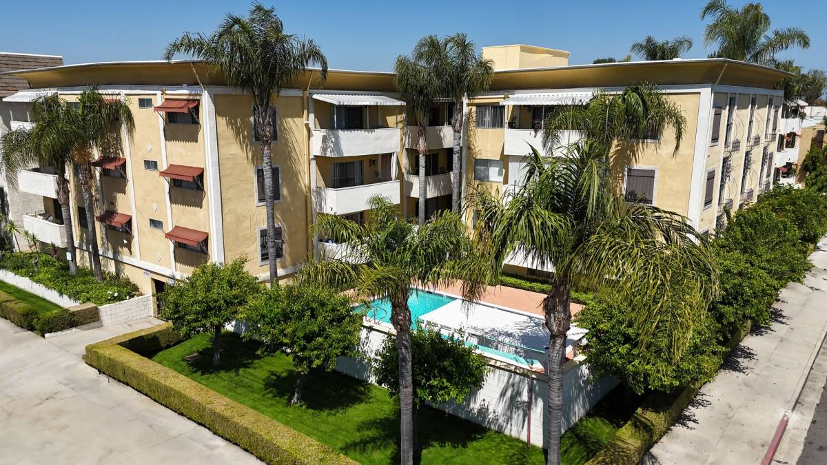 Apartment for rent at 17849 Margate St, Encino, CA 91316