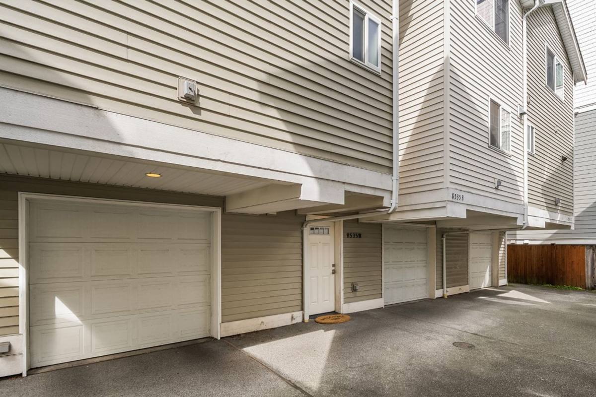 Townhouse for rent at 8535 Midvale Ave N, Seattle, WA 98103