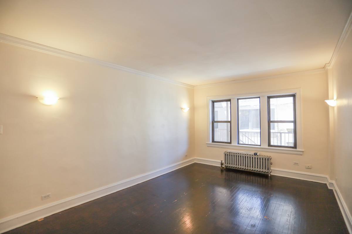 Apartment for rent at 7002 N Western #2B, Chicago, IL 60645