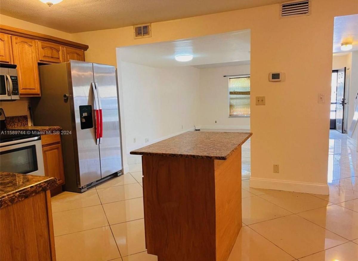 Townhouse for rent at 6534 SW 41st St, Fort Lauderdale, FL 33314