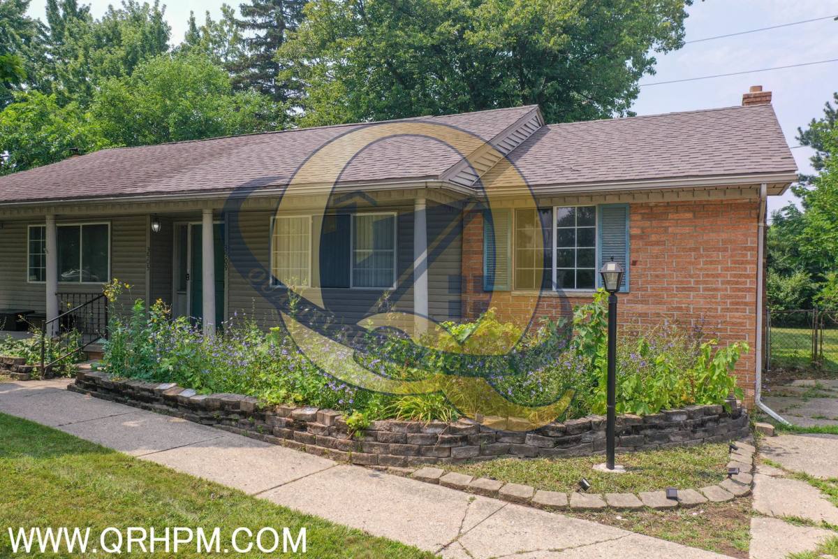 House for rent at 3509 Ridgecliffe Dr, Flint, MI 48532