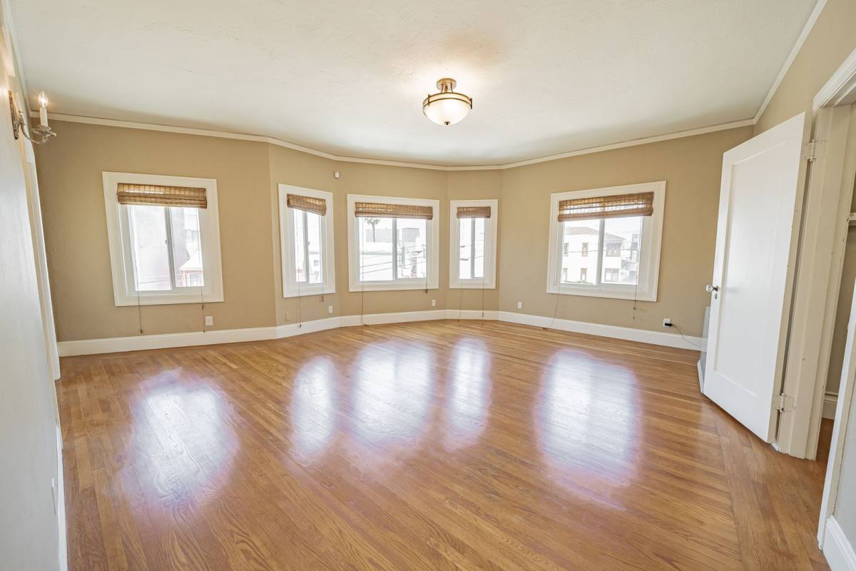 Apartment for rent at 336 Wayne Ave, Oakland, CA 94606