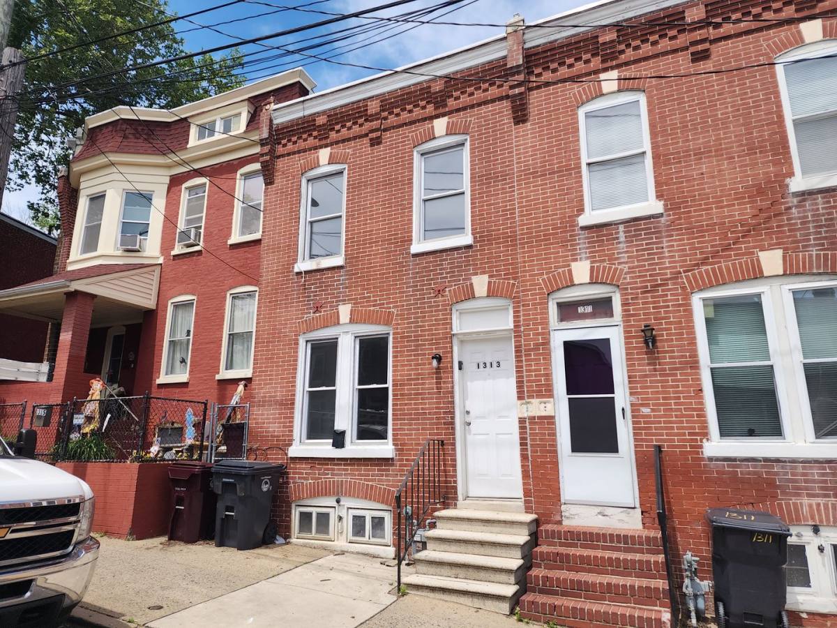 Townhouse for rent at 1313 Lancaster Ave, Wilmington, DE 19805