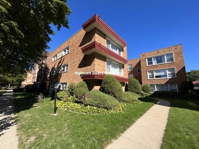 Apartment for rent at 8031 N Kenton Ave #2N, Skokie, IL 60076