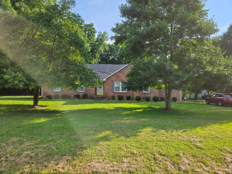 House for rent at 1011 Brookwood Dr, Gallatin, TN 37066