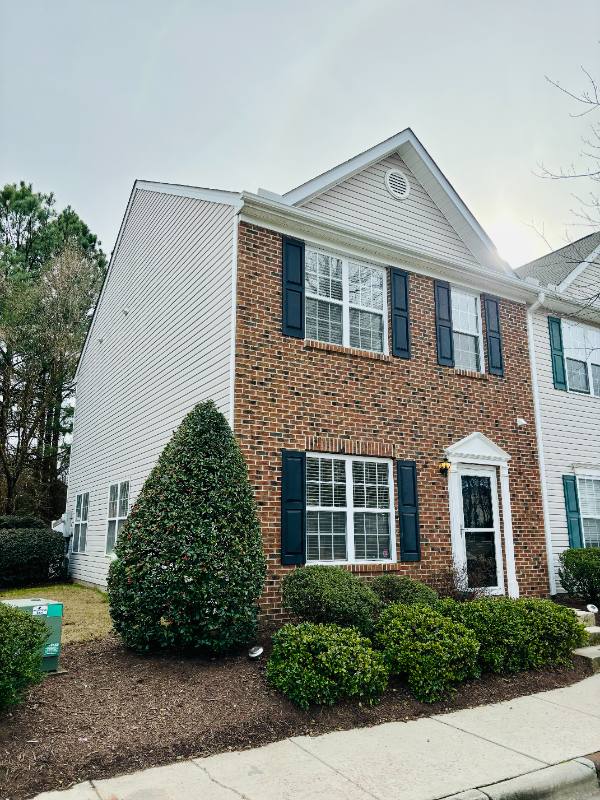 Townhouse for rent at 21 Edgebrook Circle, Durham, NC 27703