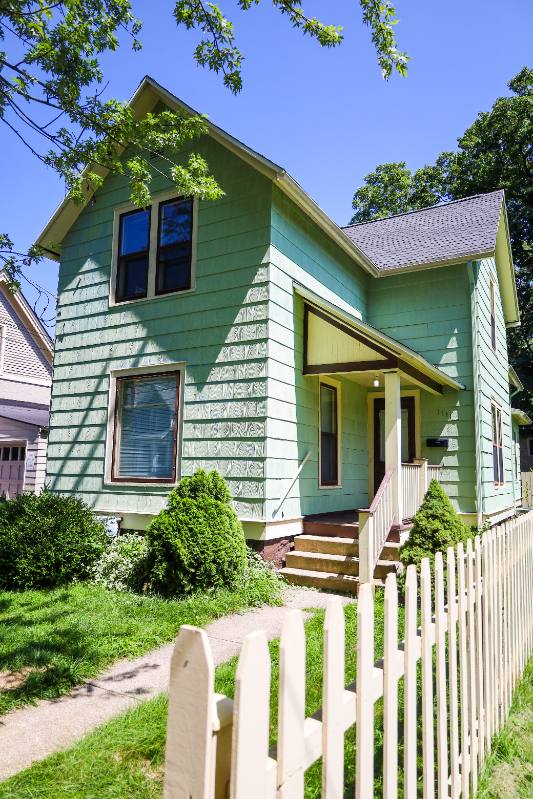 Apartment for rent at 1113 Merrill St, Kalamazoo, MI 49008