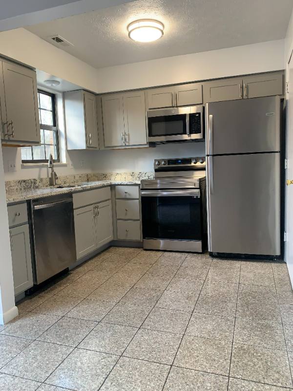Townhouse for rent at 726 Ohio Pike #G, Cincinnati, OH 45245