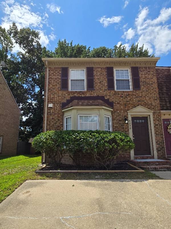 Townhouse for rent at 5529 Old Guard Crescent, Virginia Beach, VA 23462