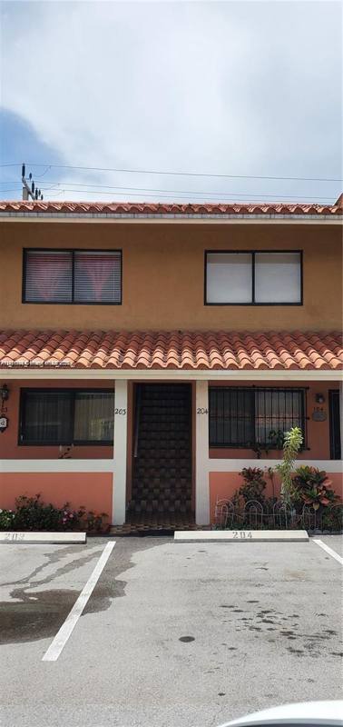 Apartment for rent at 2710 W 60th Place #204, Hialeah, FL 33016