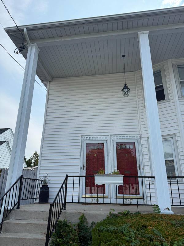 Apartment for rent at 317 Smithfield Ave #2, Pawtucket, RI 02860