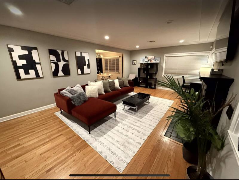 House for rent at 404 S Beachwood Dr, Burbank, CA 91506