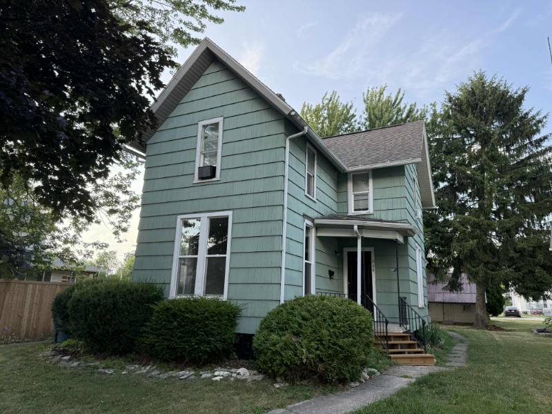 Apartment for rent at 334 W 9th St, Auburn, IN 46706