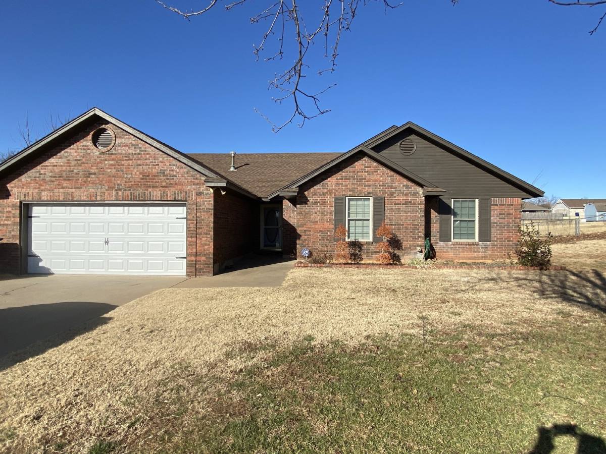 House for rent at 316 W Lake Rd, Guthrie, OK 73044