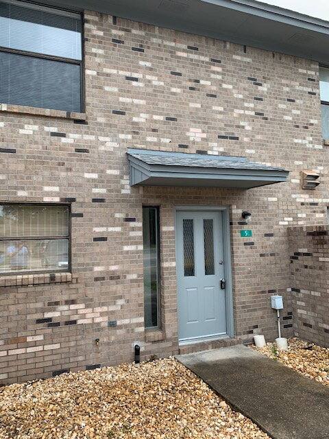 Townhouse for rent at 25 Cape Dr NW #C, Fort Walton Beach, FL 32548